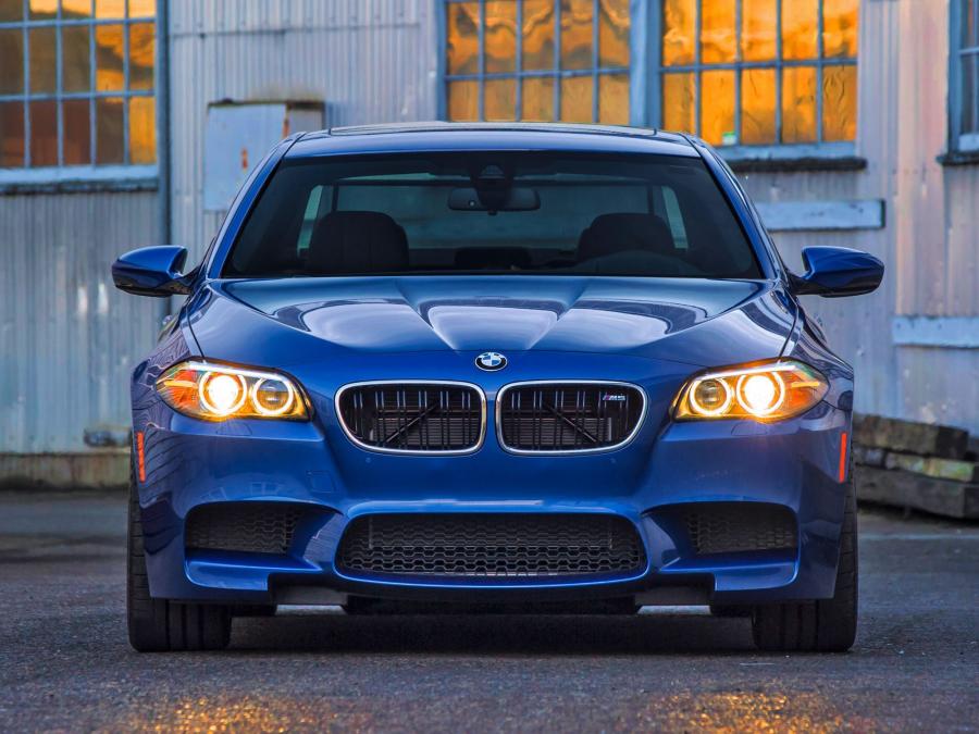  BMW M5 2013 года  (US) (фото 9 из 10)